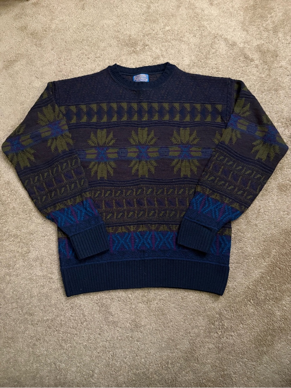 Vintage 90’s Pendleton Men's Medium 100% Virgin Wool Knit Aztec Jumper Sweater